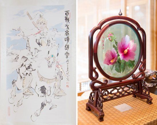 　當(dāng)?shù)貢r間2014年7月4日，中國國家主席習(xí)近平向韓國總統(tǒng)樸槿惠贈送的趙云畫像（左）和木槿花玻璃工藝