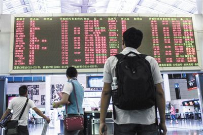 26日，杭州蕭山機(jī)場(chǎng)，航班大面積延誤。圖/CFP