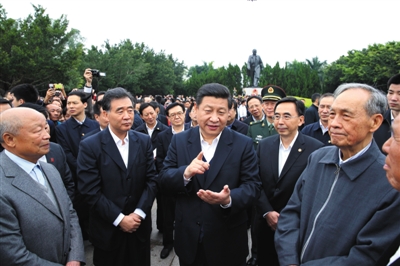 2012年12月11日，習(xí)近平任總書記后，首次出京考察選擇廣東，在深圳蓮花山向鄧小平像敬獻(xiàn)花籃，強(qiáng)調(diào)