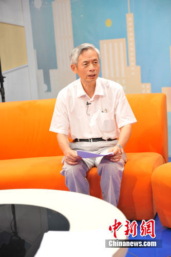 中國房地產(chǎn)業(yè)協(xié)會(huì)名譽(yù)副會(huì)長(zhǎng)朱中一參加中新網(wǎng)房產(chǎn)頻道視頻訪談。