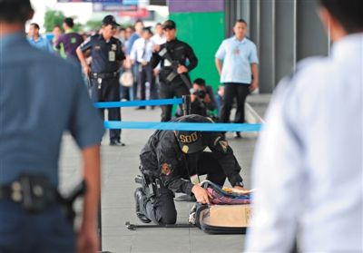 當?shù)貢r間9月1日，菲律賓國家調(diào)查局人員在馬尼拉國際機場破獲一起可疑汽車炸彈攻擊事件，逮捕4名嫌犯。