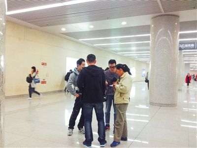 京津火車站黃牛一小時(shí)進(jìn)賬3千