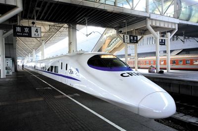 　白皮車 動車，高鐵基本全白色