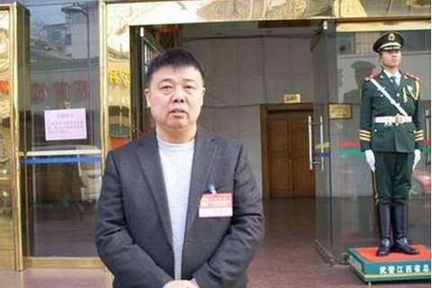 江西大富集團董事長、原萍鄉(xiāng)市人大代表何春明。