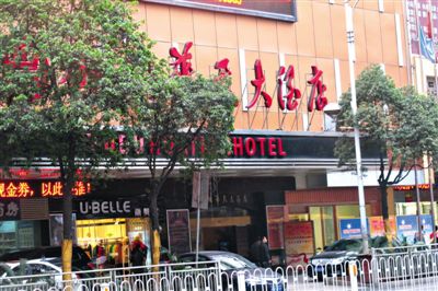 衡陽常寧官員尹文被拍下不雅視頻的某衡陽酒店，隨后他遭到敲詐勒索。新京報記者