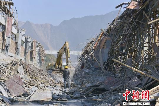 郴州一在建工地發(fā)生腳手架垮塌事故。鐘鐳　攝