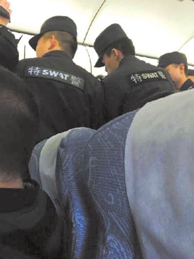 特警登機(jī)處理。