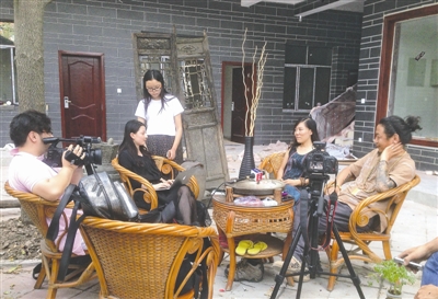 23日，顧少?gòu)?qiáng)接受成都媒體采訪