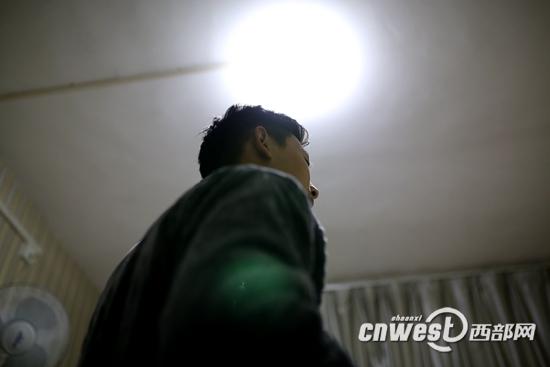 2013年2月份，17歲的林波在陜西省疾控中心拿到HIV確診報告。