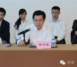 在天津紀委對王富強的通報中指出，王富強從“聽黨的話，永遠跟黨走，做讓黨放心的人”這一初心出發(fā)，吃過苦、流過汗，曾為天津港保稅區(qū)的建設和發(fā)展、為天津市招商引資工作作出過貢獻。貢獻被認可、贊譽，其驕傲自滿情緒漸生，覺得