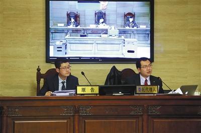 “小黃車”的商標(biāo)所有人“數(shù)人公司”代理律師稱，“ofo小黃車”侵犯了“小黃車”的注冊商標(biāo)。