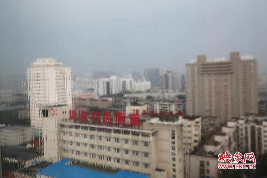 17時(shí)39分,鄭州強(qiáng)降雨漸停。
