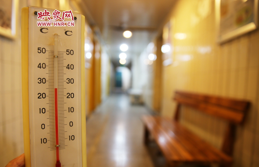 金水區(qū)人防辦（珠江琴行）納涼處溫度為25度。