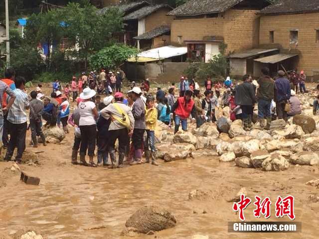 7月28日,云南省保山市隆陽區(qū)瓦房鄉(xiāng)喜坪村上坪小組發(fā)生山洪災害,造成3戶人家9人被沖走。