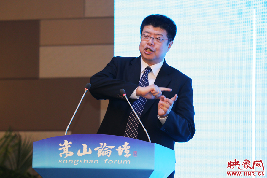 北京大學文化資源研究中心主任張頤武演講。