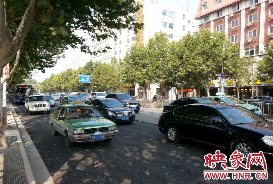 “無車日”仍有許多私家車主選擇開車上路。