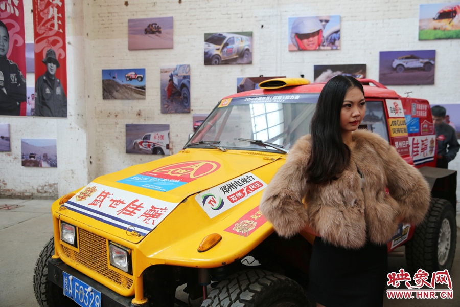 姐是車模，賽車的車。