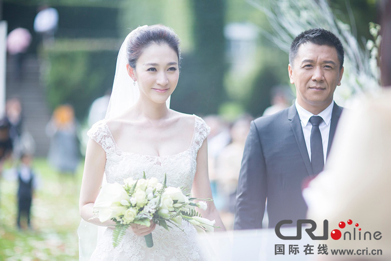 李小冉比利時(shí)辦婚禮 朱丹、鐘欣潼、應(yīng)采兒做伴娘
