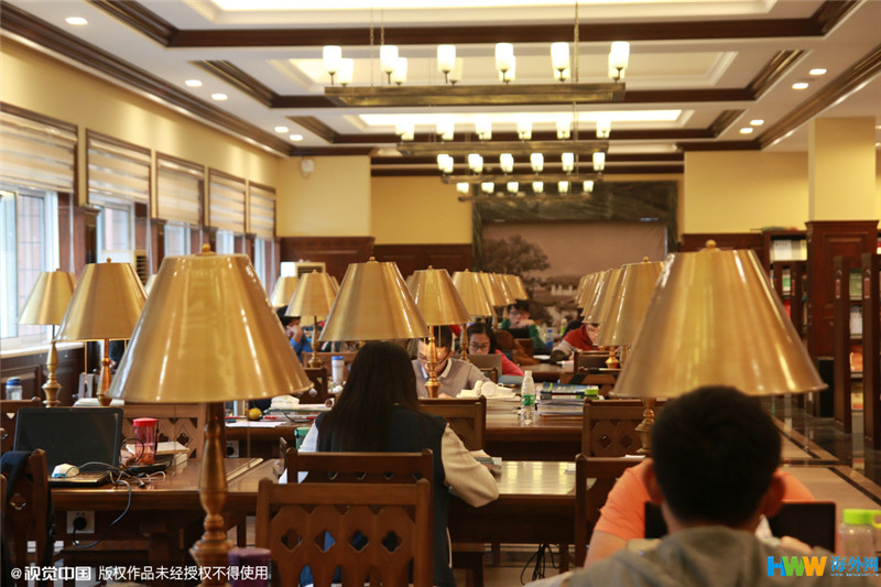 重慶大學(xué)改造翻新的“民國(guó)風(fēng)圖書館”走紅網(wǎng)絡(luò)，引得無數(shù)網(wǎng)友點(diǎn)贊