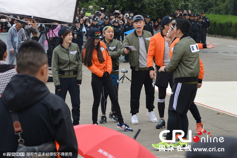 《奔跑吧兄弟》第三季劇組到南京錄制節(jié)目。