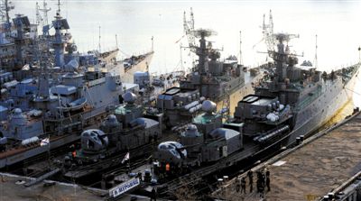 4月1日，?？吭诳死锩讈喨咚雇胁柕能娕?，其中也有烏克蘭海軍軍艦。