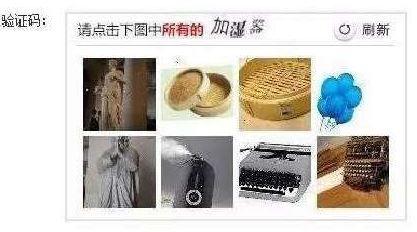 澎湃新聞?dòng)浾邚蔫F路上海站了解到，目前窗口售票采用的系統(tǒng)與12306網(wǎng)購不同，購票者通過身份證件的驗(yàn)證，即可購票。根據(jù)往年經(jīng)驗(yàn)，每年臘月二十三到二十九的火車票最為緊俏，對應(yīng)的網(wǎng)絡(luò)購票日期為12月4日至10日，春運(yùn)火車票搶票也進(jìn)入最白熱化的狀態(tài)。對此，鐵路部門提醒，如果沒能在第一時(shí)間買到票，旅客不妨在起售時(shí)間30分鐘后、開車前15天和開車前1天三個(gè)時(shí)間點(diǎn)“撿漏”，可能會(huì)有意外的收獲。