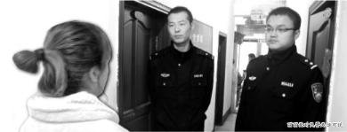 麗麗面對(duì)民警無話可說