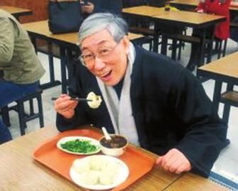 吳頌今到慶豐包子鋪找靈感。