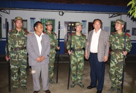 　5月17日，岳陽(yáng)監(jiān)獄，自稱是聯(lián)合國(guó)官員的男子被當(dāng)場(chǎng)抓獲。圖/通訊員續(xù)暖和