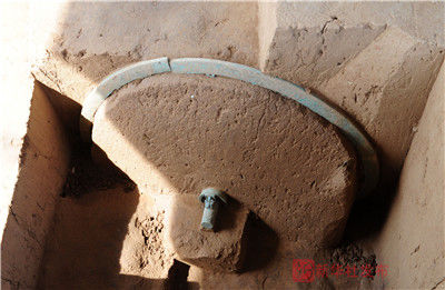 陜西考古發(fā)現(xiàn)西周“第一豪車(chē)” 鑲嵌綠松石(圖)