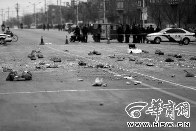 2014年1月6日，在蒲城縣迎賓路，警方在案發(fā)現(xiàn)場(chǎng)路面劃分了86個(gè)方格，提取現(xiàn)場(chǎng)遺留爆炸物品進(jìn)行取證