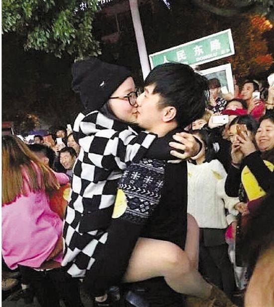 雖只是縣城的比賽，但水準(zhǔn)著實(shí)不低，居然有選手采用考拉式。