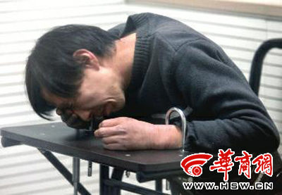 3月29日，多次騷擾孕婦的賈某在公安蓮湖分局接受訊問(wèn)