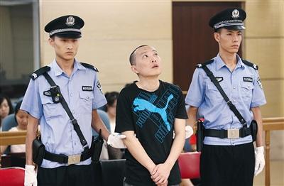 陳曉鵬在西城法院受審。記者 尹亞飛 攝