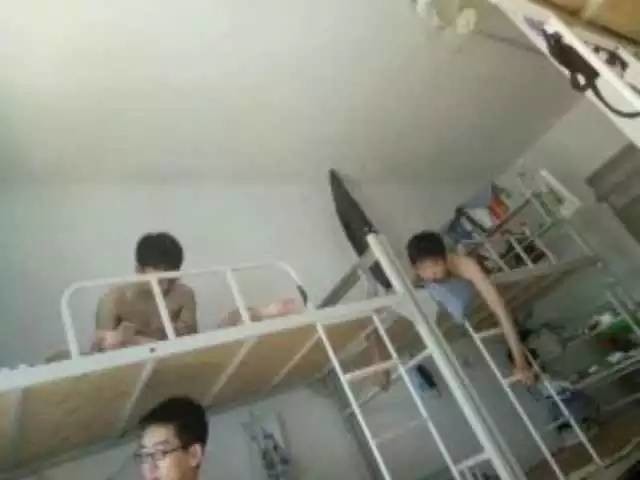 這個(gè)學(xué)校的男生宿舍火了！女同學(xué)都喊著要嫁