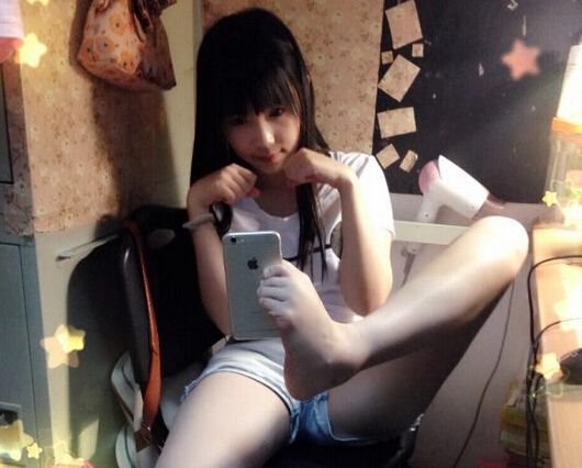 妹子們每周花至少五小時自拍，到底是為啥？