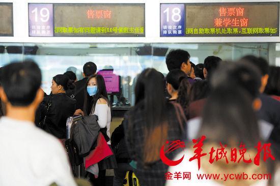 2015年春運,“囤票”不再是黃牛的專屬行為,普通乘客也開始加入其中。