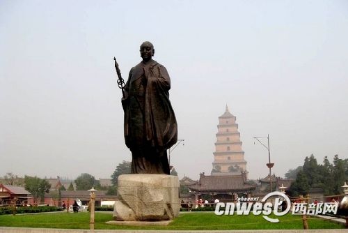 樹立于大雁塔前的唐玄奘像,他是中印兩國悠久交流史的代表人物。