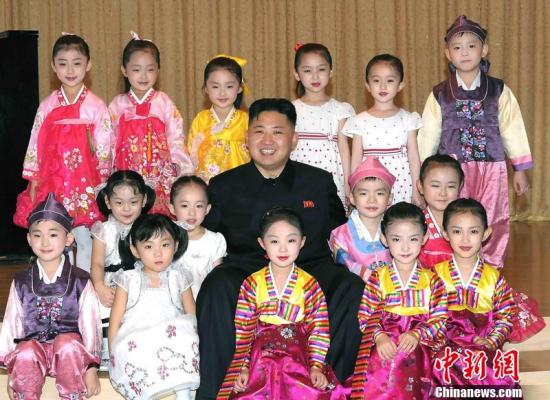 據(jù)朝中社5月30日報道，朝鮮勞動黨第一書記、朝鮮國防委員會第一委員長、朝鮮人民軍最高司令官金正恩在兒