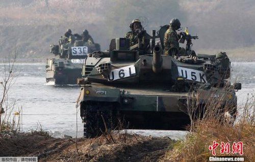 　資料圖：2011年11月2日，韓國軍隊在首爾東南100公里的驪州進行軍事演習。