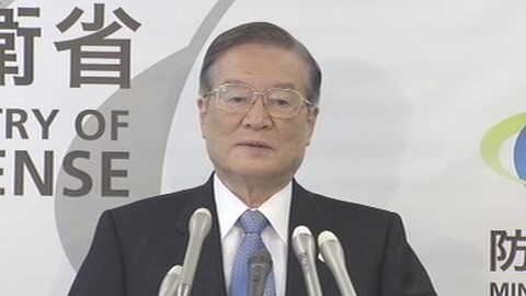 日本防衛(wèi)省森本敏16日上午出席記者會(huì)。