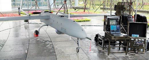 “中科院”展示銳鳶無人機與導控系統(tǒng)。