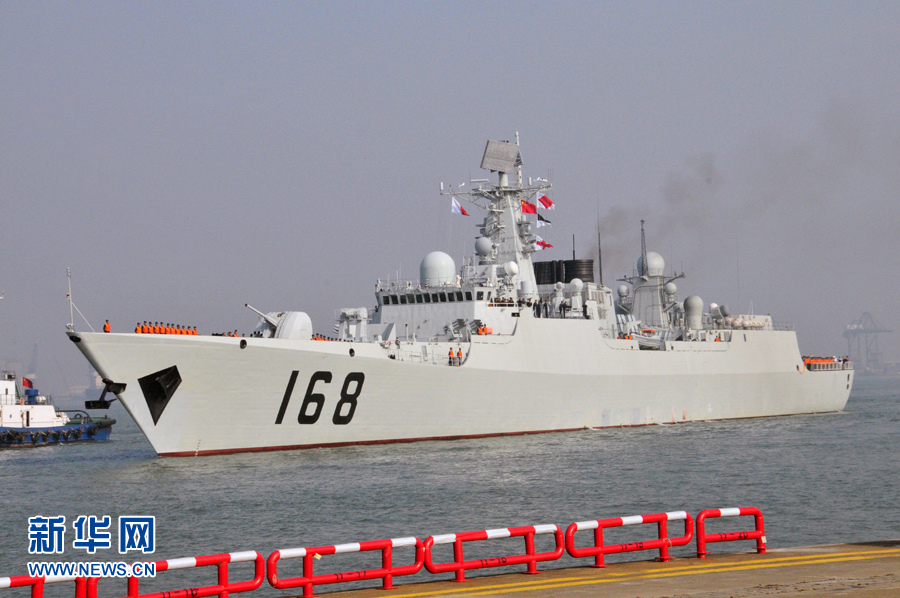 　25日15時(shí)，海軍南海艦隊(duì)“廣州”號(hào)驅(qū)逐艦駛?cè)霃V州南沙汽車碼頭