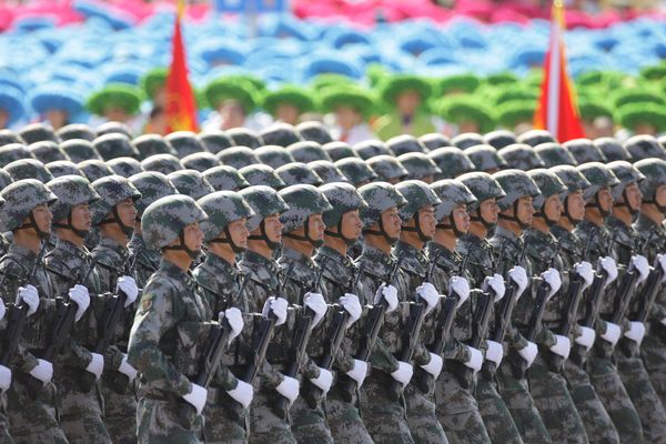總體看，中國軍隊(duì)是稱職的，承擔(dān)了它對(duì)這個(gè)國家和人民的應(yīng)有責(zé)任。