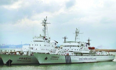 海監(jiān)111船（左）與112船，海監(jiān)111船原為海軍“海冰723號”破冰船