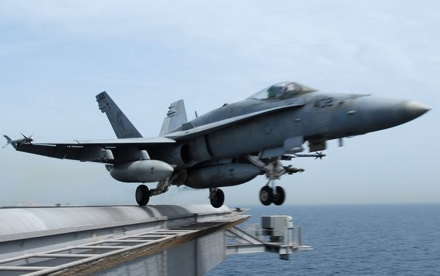 資料圖：美軍F-18艦載機(jī)。