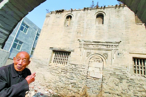 為保護古民宅，鄭州北四環(huán)繞開5米