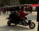 六旬老翁淘廢品造太陽(yáng)能車 欲帶8旬母親遠(yuǎn)游