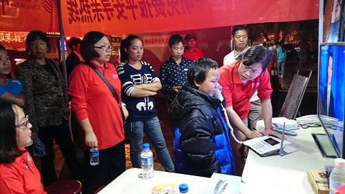 小男孩走失，移動(dòng)員工幫他們找 親人