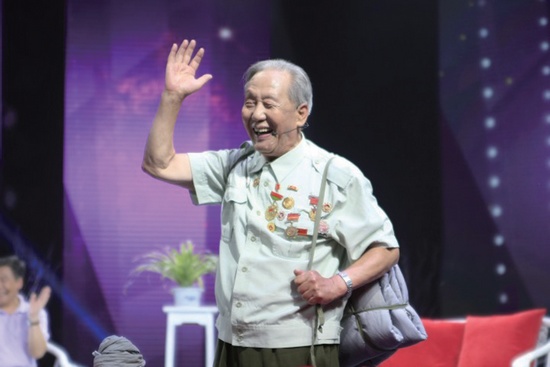 83歲，張立修打行軍包依然很迅速